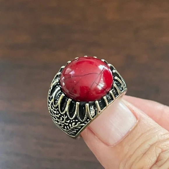 Red stone silver tone size 6.0 wide ring - Picture 1 of 4